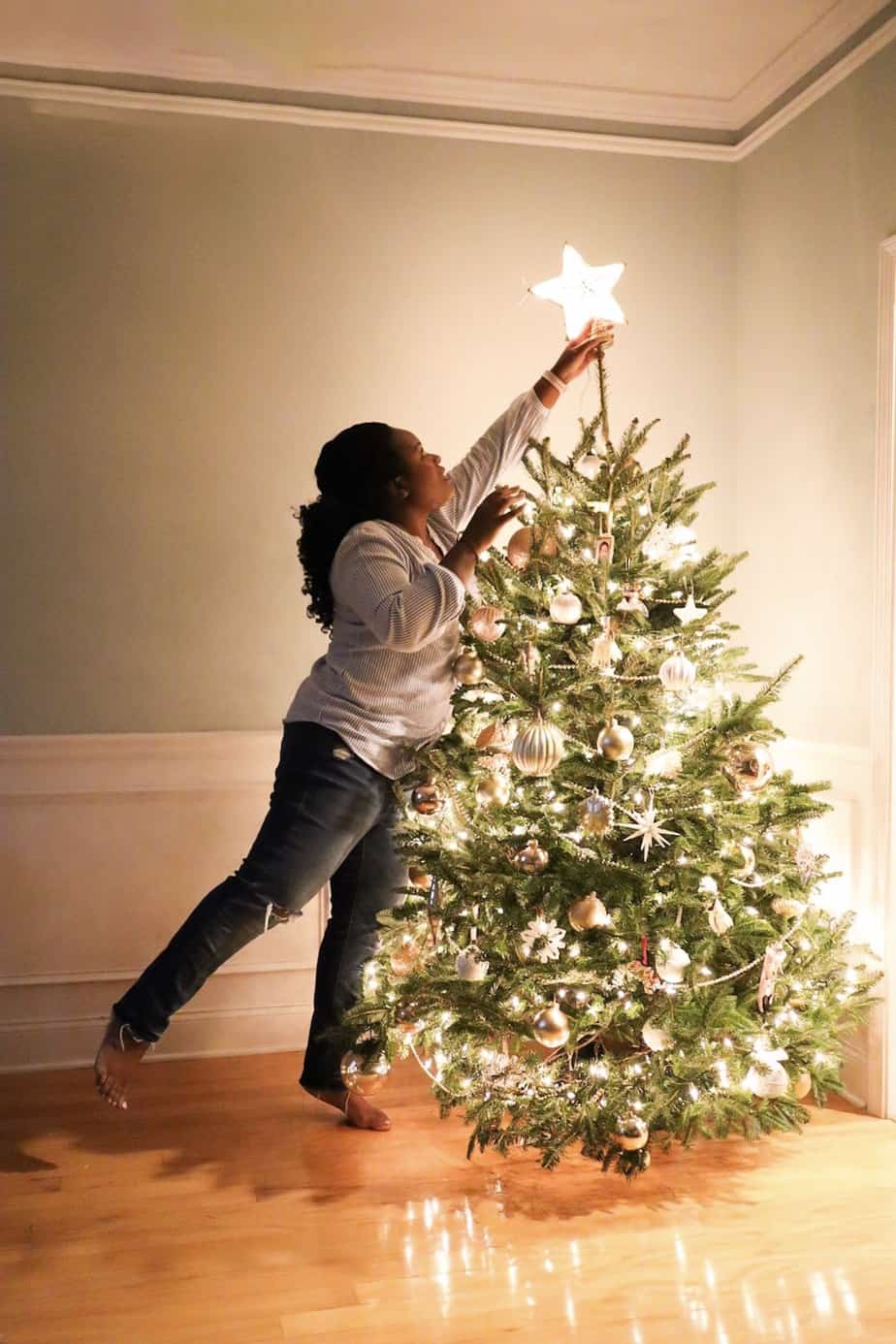How to Take Beautiful Christmas Tree Photos