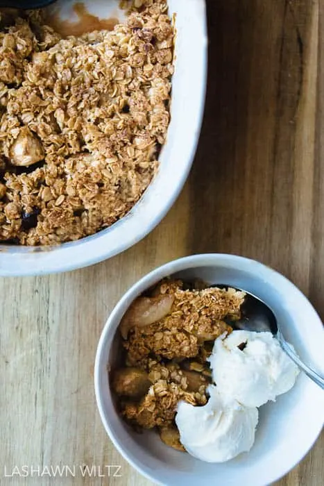 It's Fall and the perfect time to try out this easy Gluten Free Apple Crisp Recipe! It is SO GOOD!