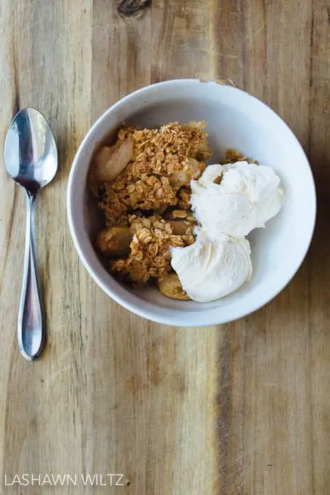 It's Fall and the perfect time to try out this easy Gluten Free Apple Crisp Recipe! It is SO GOOD!