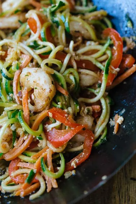 close up stir fry shrimp with zucchini noodles