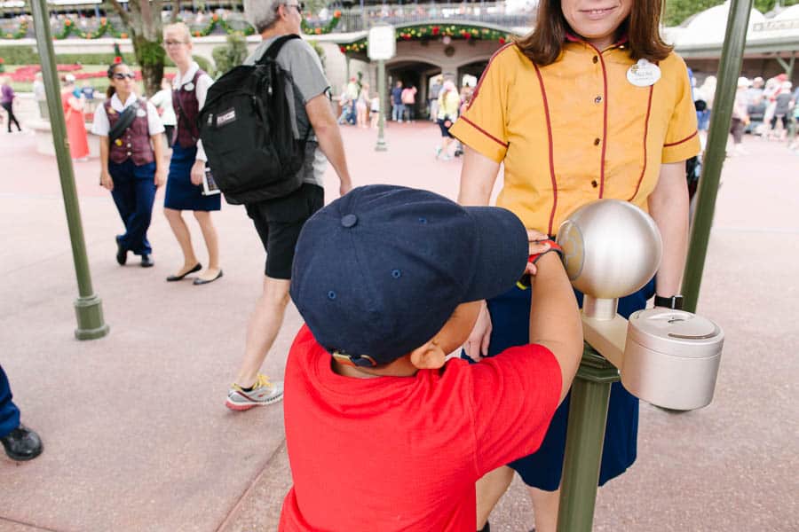 using the magic bands at Disney is so convenient. 