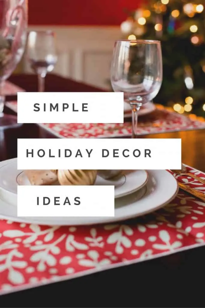 Need ideas for your Christmas Decorations? You don't have to go all out for the holidays. Sometimes less is more! To save time and your sanity, check out these simple Holiday decor ideas #holidays #holidaydecor #christmasdecor #holidaydecorations #everydayeyecandyholidays