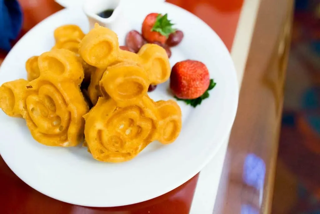 eat gluten free at disney world waffles