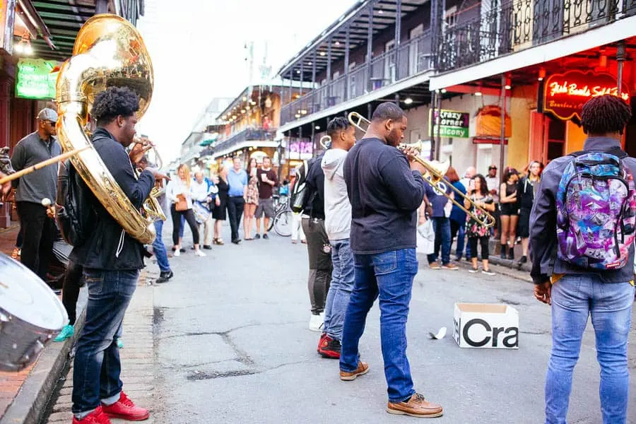 street performers in the french quarter