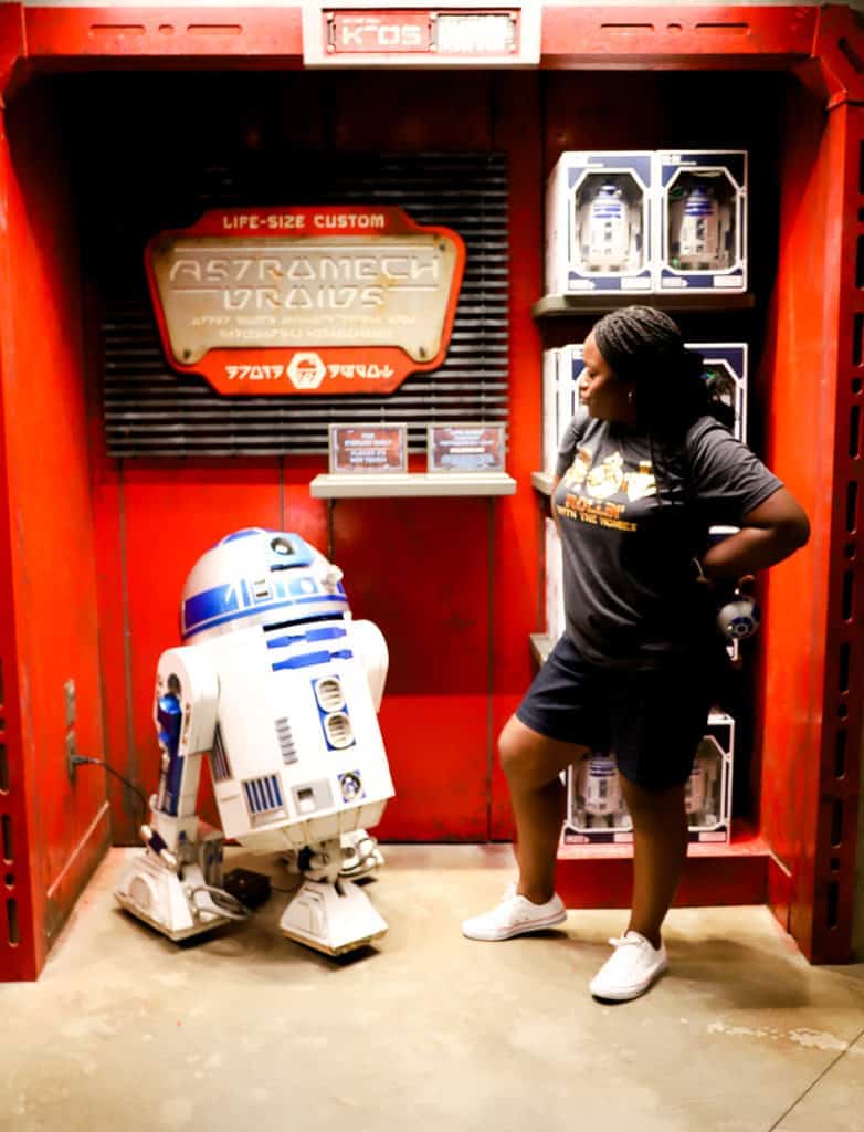 r2d2 at galaxy's edge at disneyworld 