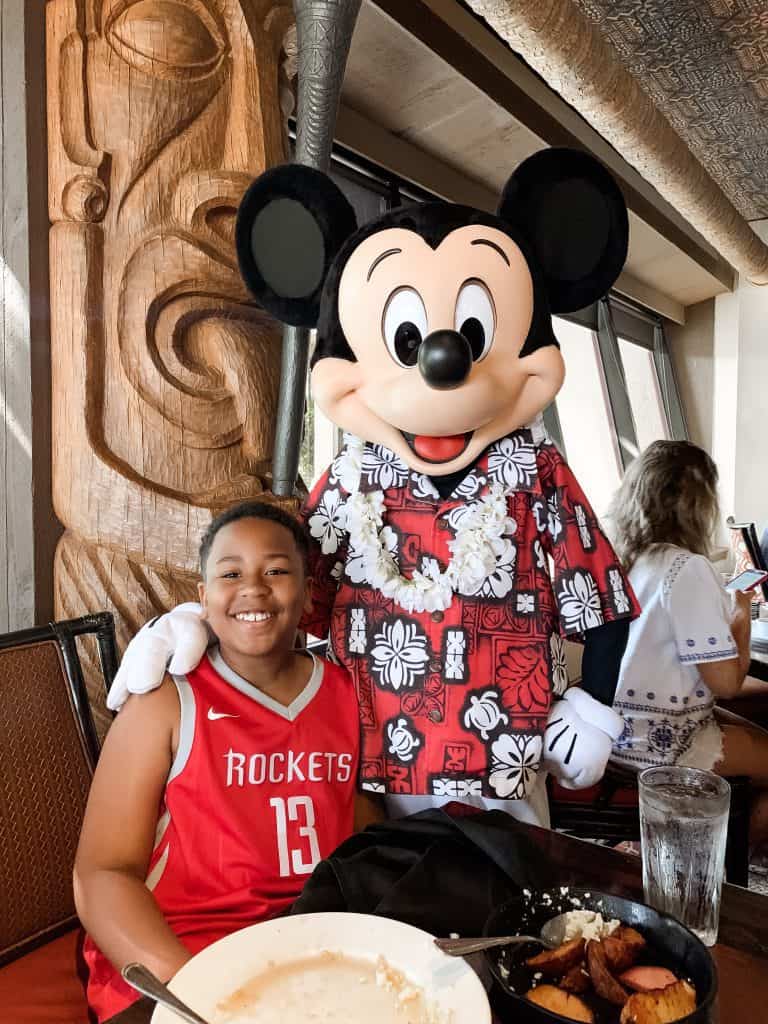 You can make last minute dinner reservations on the app with during your Disney summer vacation! 