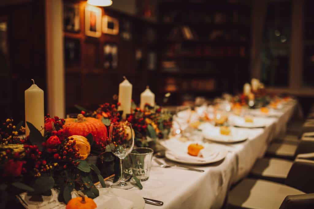 THANKSGIVING TABLE SETTING