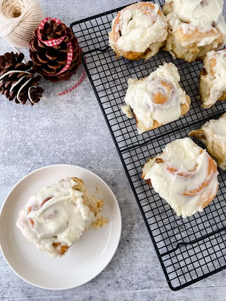 These delicious gingerbread cinnamon rolls with cream cheese frosting make the perfect Christmas morning breakfast.