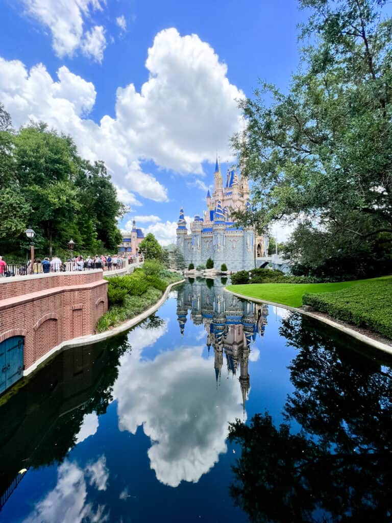  Check out this complete guide to off site vs on site at Disney World. 