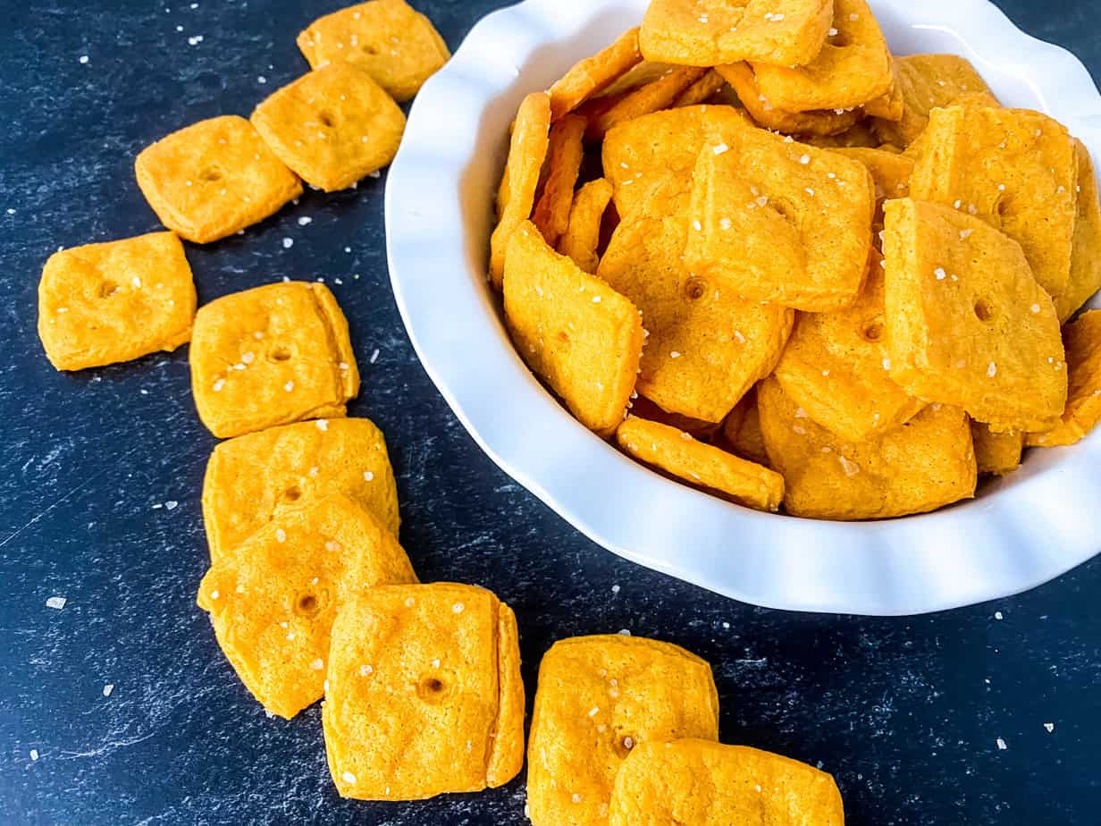 THE BEST HOMEMADE GLUTEN FREE CHEEZ ITS CRACKERS